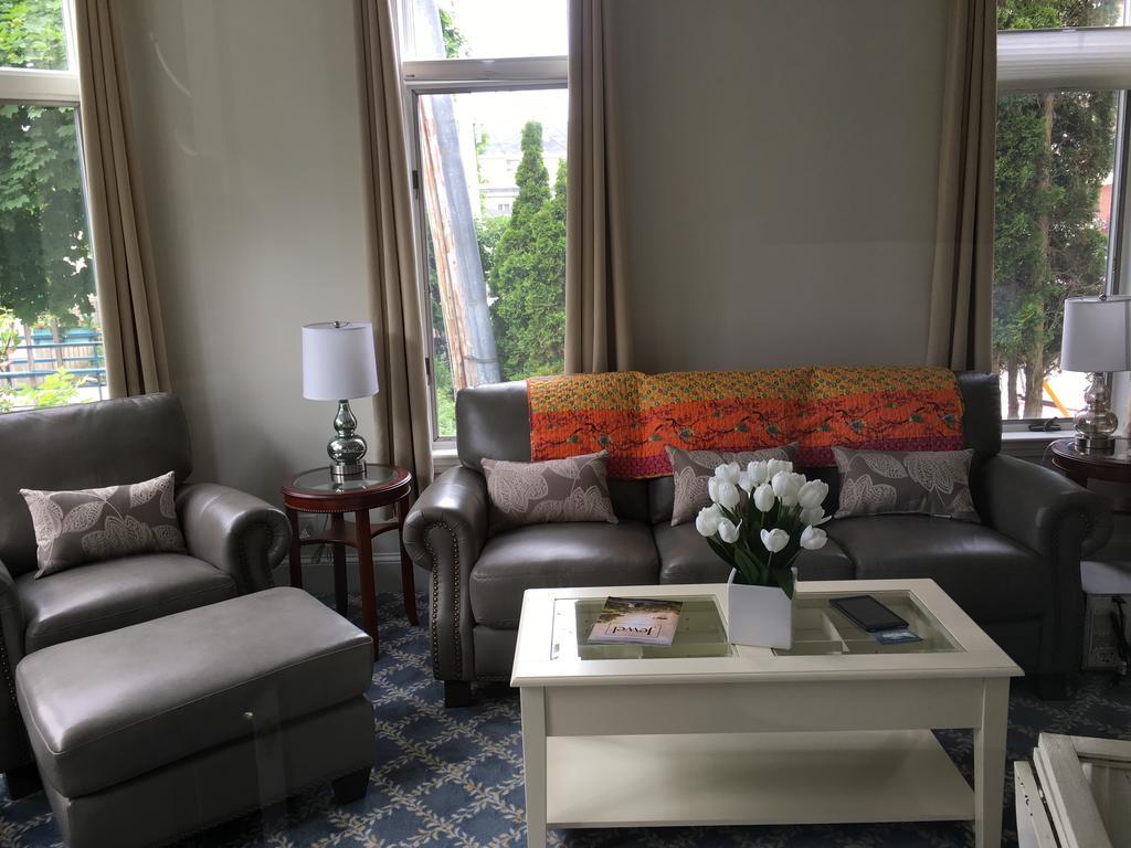 Hotel Riverhouse And