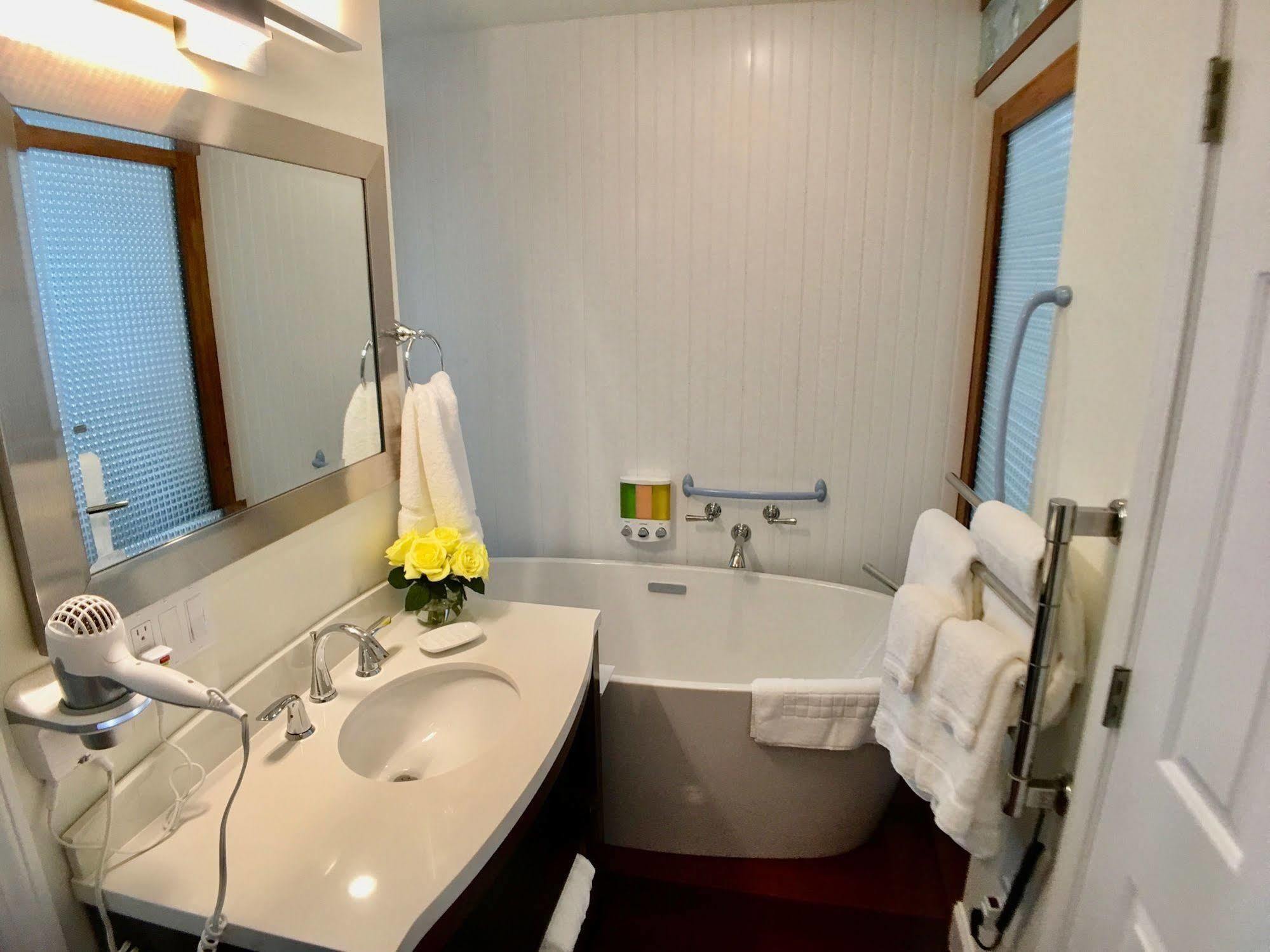 Hotel Riverhouse And 3*